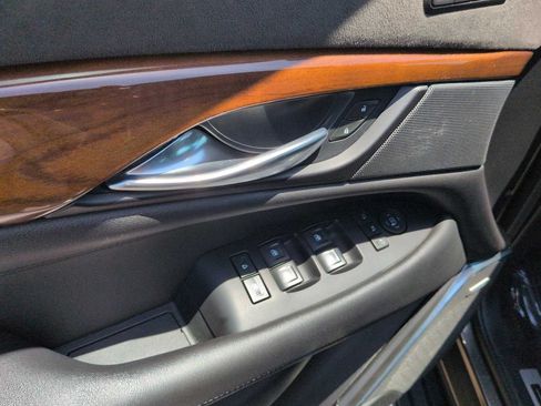 Used 2020 Cadillac Escalade Luxury RWD image 11