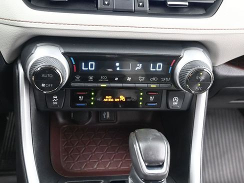 Used 2024 Toyota RAV4 Limited FWD image 15