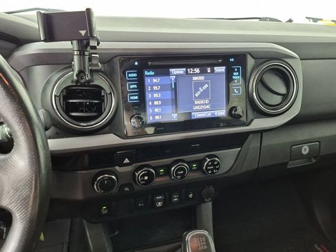 Used 2018 Toyota Tacoma TRD Off-Road w/ Technology Package AWD/4WD image 24