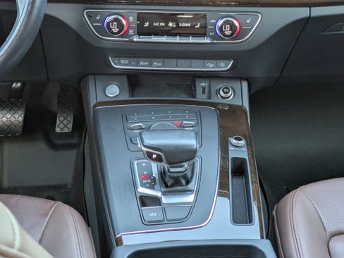Used 2019 Audi Q5 Premium w/ Convenience Package image 19