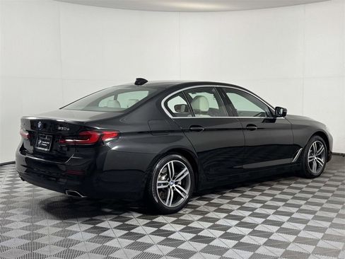 Used 2021 BMW 530e xDrive w/ Premium Package image 10