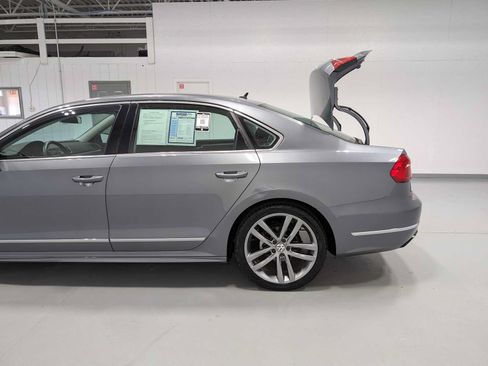 Used 2016 Volkswagen Passat 1.8T R-Line FWD image 11
