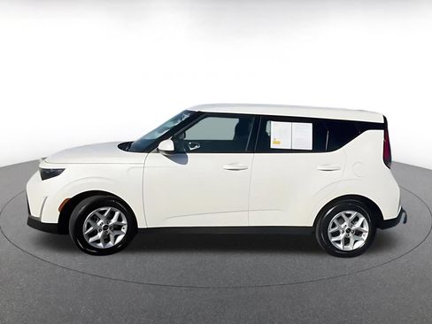 Used 2025 Kia Soul LX w/ LX Technology Package FWD image 4