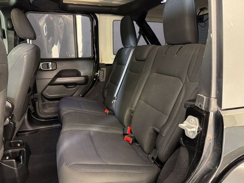 Used 2020 Jeep Wrangler Unlimited Sahara AWD/4WD image 22