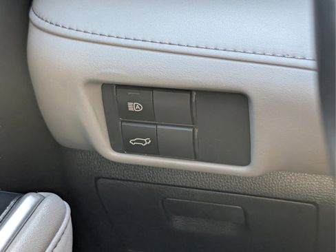 Used 2021 Toyota Highlander LE image 22