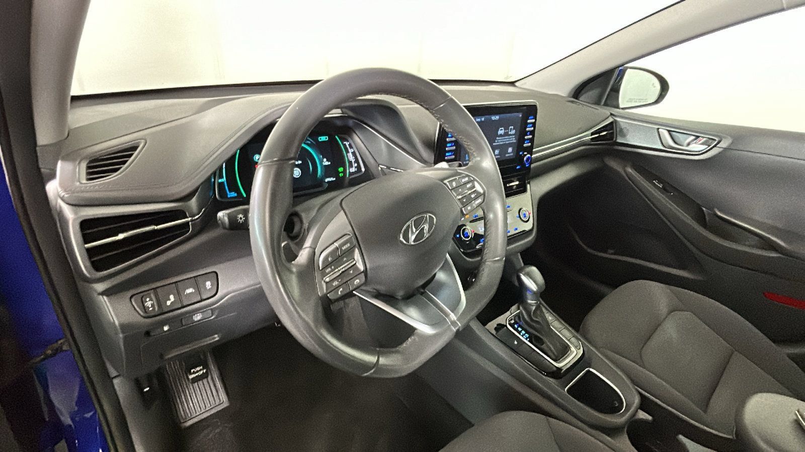 Used 2020 Hyundai Ioniq SE FWD image 16