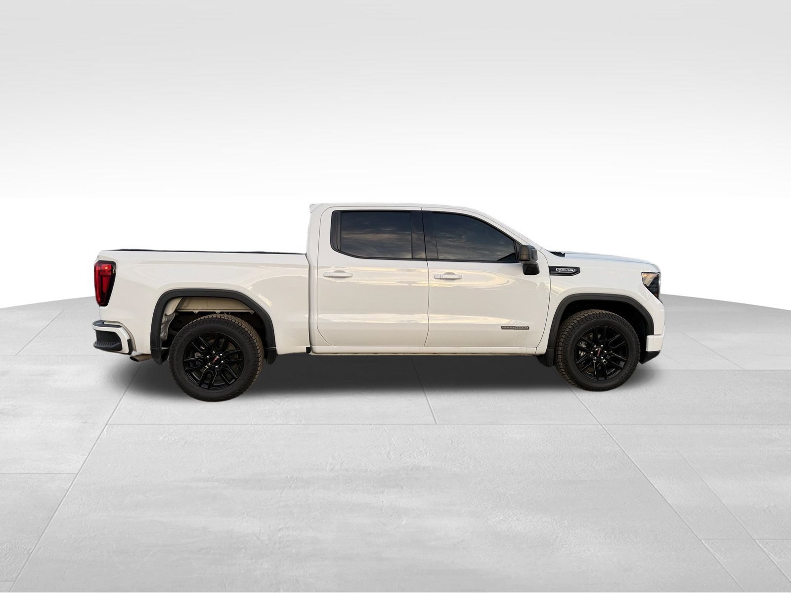 Used 2023 GMC Sierra 1500 Elevation RWD image 2
