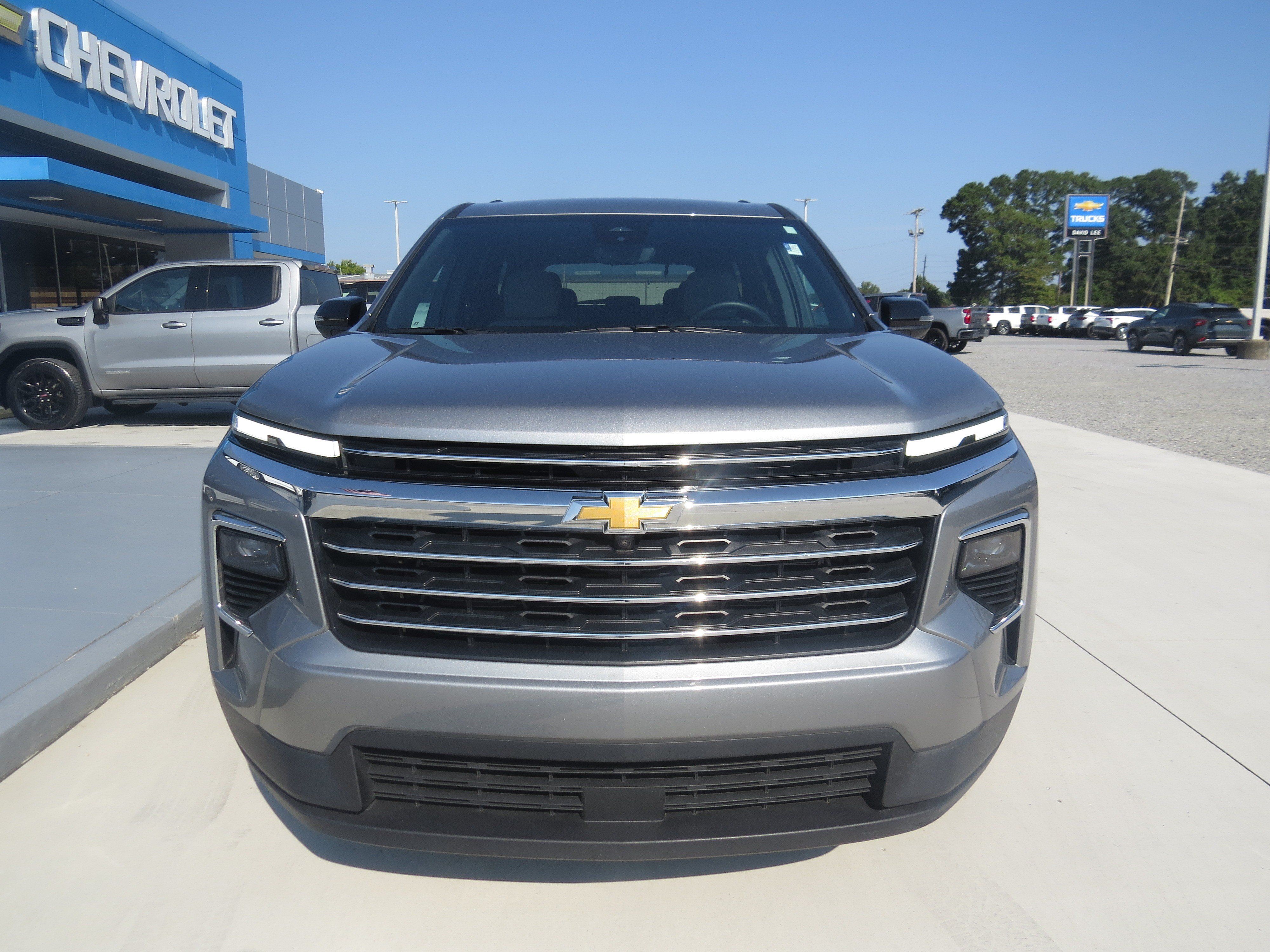 Used 2026 Chevrolet Traverse LT w/ Driver Confidence Package FWD image 2