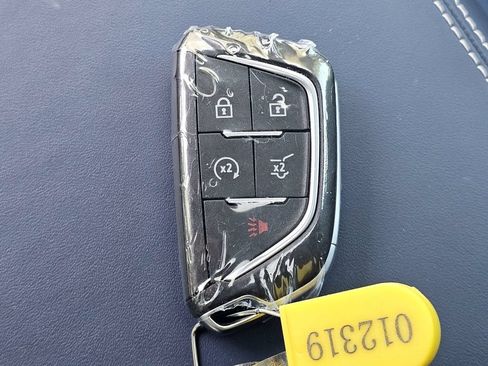 Used 2026 Cadillac Vistiq Premium Luxury AWD/4WD image 33
