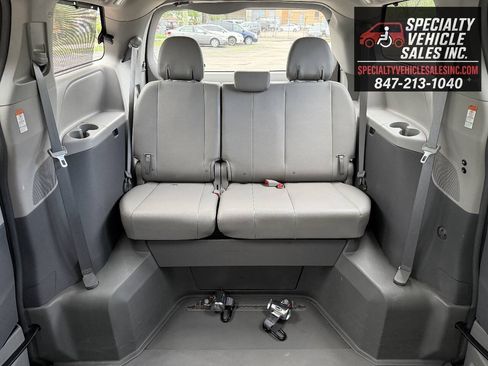 Used 2015 Toyota Sienna XLE FWD image 24