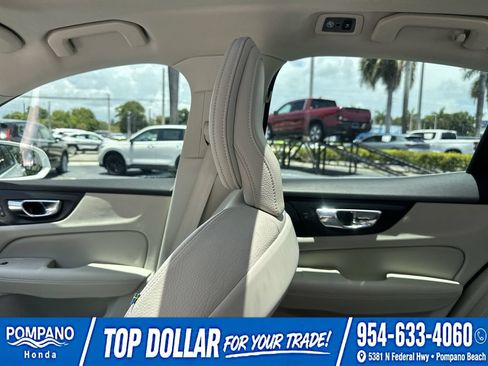 Used 2019 Volvo S60 T5 Momentum FWD image 12