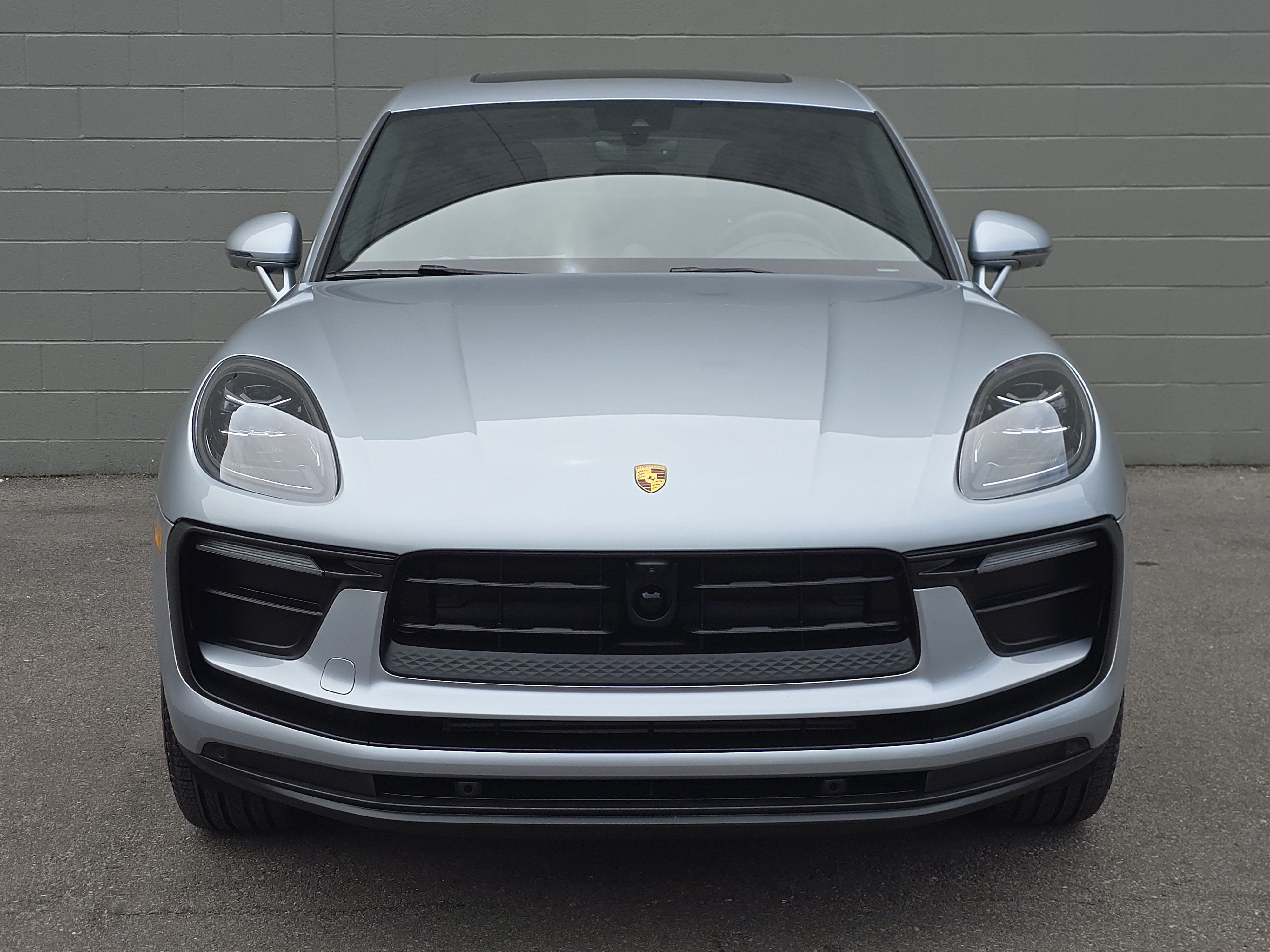 Certified 2026 Porsche Macan AWD/4WD image 12
