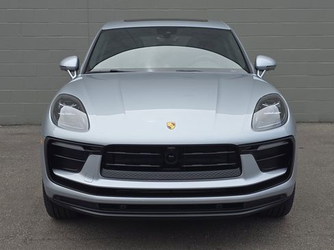 Certified 2026 Porsche Macan AWD/4WD image 12