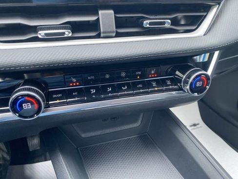 New 2026 Chevrolet Equinox LT w/ Convenience Package II image 13