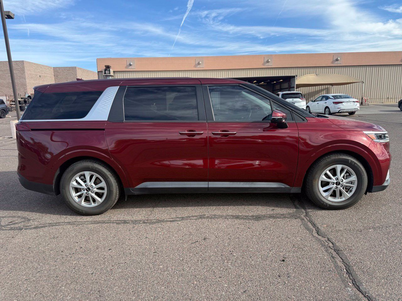 Used 2022 Kia Carnival LX FWD image 4