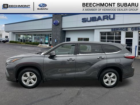 Used 2021 Toyota Highlander L image 4