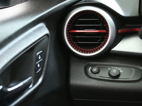 Used 2024 Chevrolet Trax RS w/ Driver Confidence Package image 18