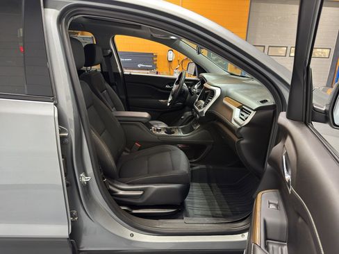 Used 2023 GMC Acadia SLE w/ Infotainment Package image 19