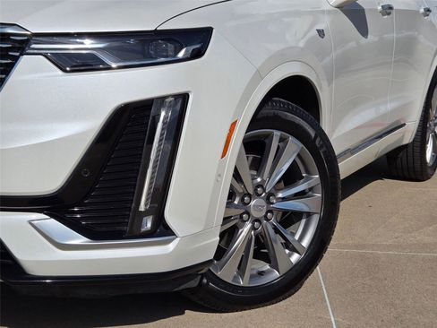 Used 2022 Cadillac XT6 Premium Luxury w/ Technology Package FWD image 7