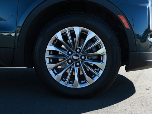 Used 2024 Cadillac XT4 Premium Luxury image 4
