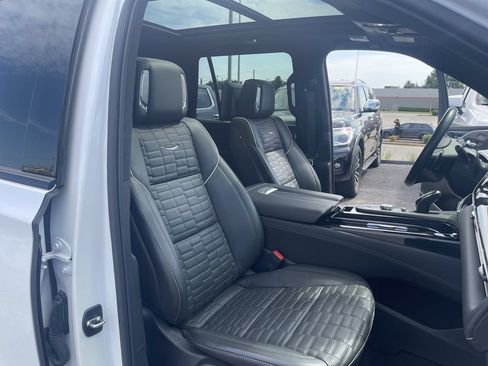 Certified 2023 Cadillac Escalade V w/ LPO, ONYX Package AWD/4WD image 29