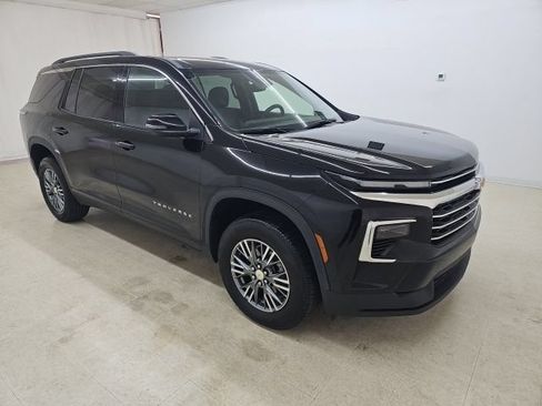 Used 2025 Chevrolet Traverse LT AWD/4WD image 17