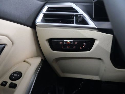 Used 2025 BMW 330i Sedan w/ Premium Package image 20