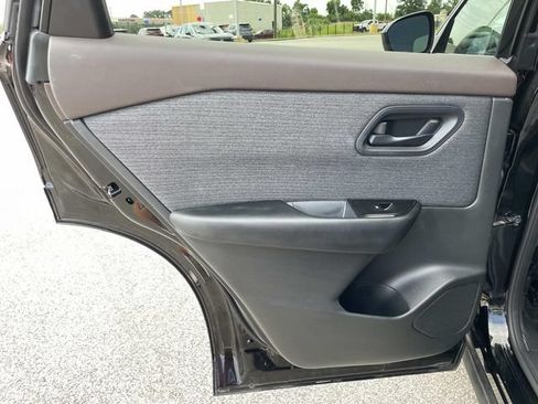 Used 2023 Nissan Rogue S FWD image 10