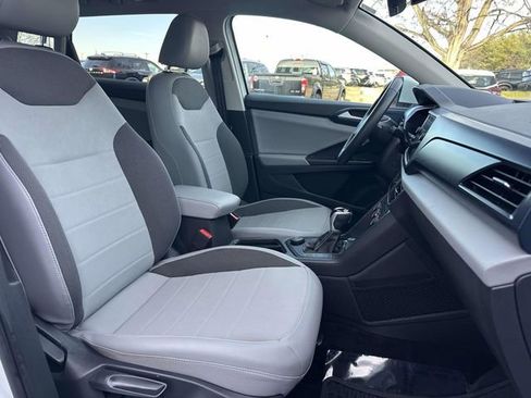 Used 2022 Volkswagen Taos SE image 10