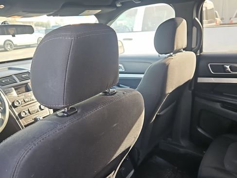 Used 2017 Ford Explorer XLT image 12