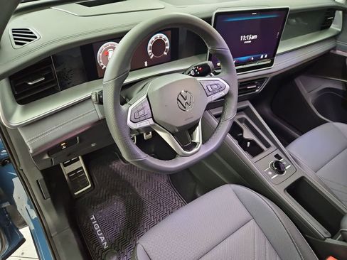New 2026 Volkswagen Tiguan SE R-Line image 2