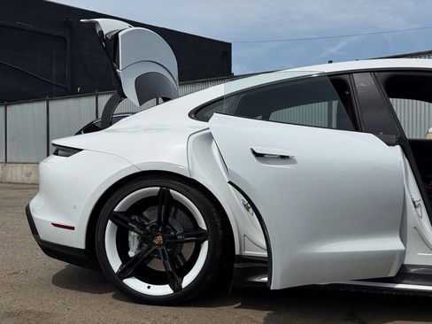 Used 2020 Porsche Taycan 4S image 40