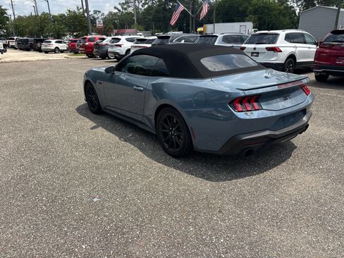 Used 2025 Ford Mustang GT Premium RWD image 5