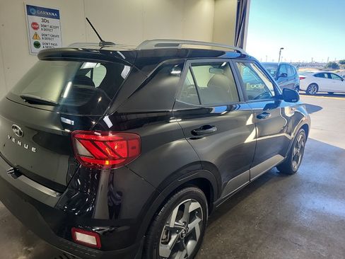 Used 2024 Hyundai Venue SEL FWD image 6