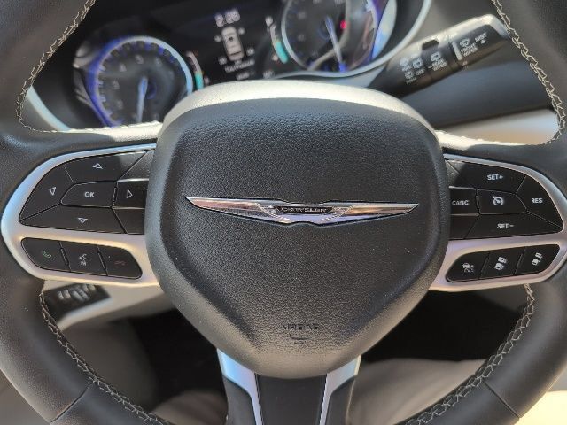 Used 2024 Chrysler Pacifica Touring-L FWD image 20