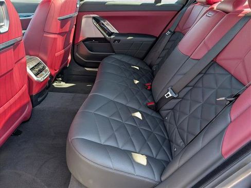Certified 2023 BMW 740i RWD image 21