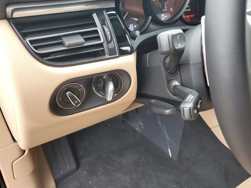 Used 2025 Porsche Macan image 30