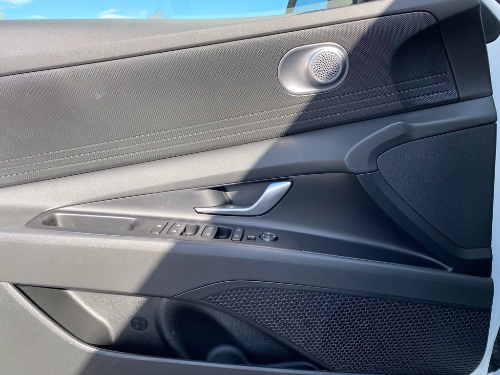 New 2026 Hyundai Elantra Hybrid FWD image 20