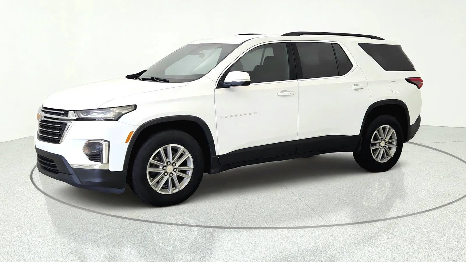 Used 2023 Chevrolet Traverse LT FWD image 4