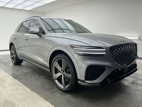 Used 2023 Genesis GV70 2.5T w/ Sport Prestige Package image 3