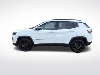 Used 2026 Jeep Compass Latitude w/ Sun and Sound Group AWD/4WD video 3