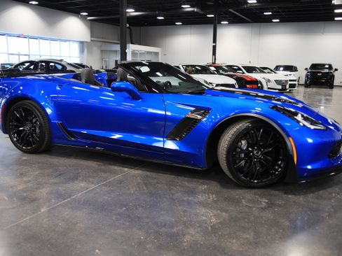 Used 2015 Chevrolet Corvette Z06 w/ 3LZ Preferred Equipment Group image 8