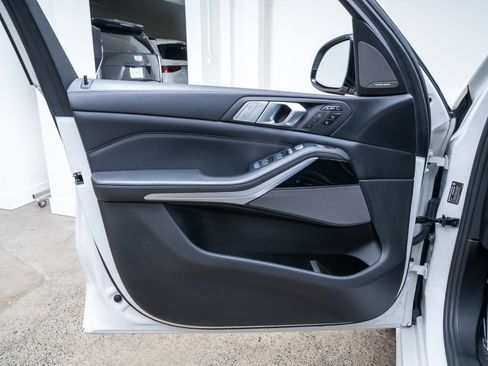 Used 2021 BMW ALPINA XB7 AWD/4WD image 21