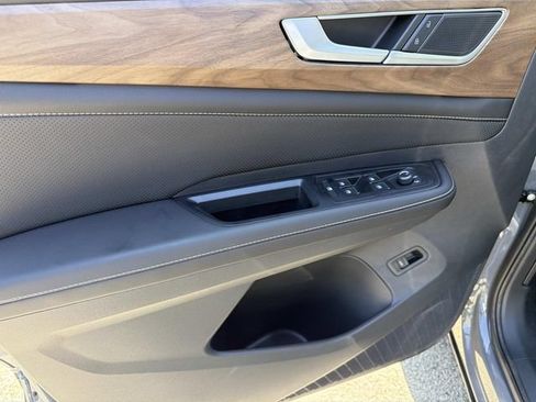 New 2026 Volkswagen Atlas SE FWD image 12