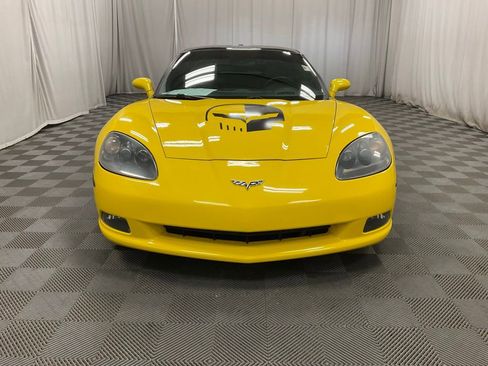 Used 2005 Chevrolet Corvette Coupe w/ Preferred Equipment Group RWD image 16