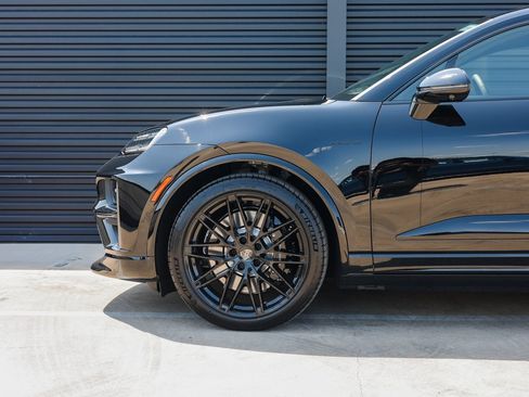 New 2025 Porsche Macan Turbo Electric image 11