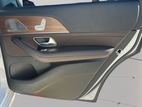 Used 2022 Mercedes-Benz GLS 450 4MATIC image 22