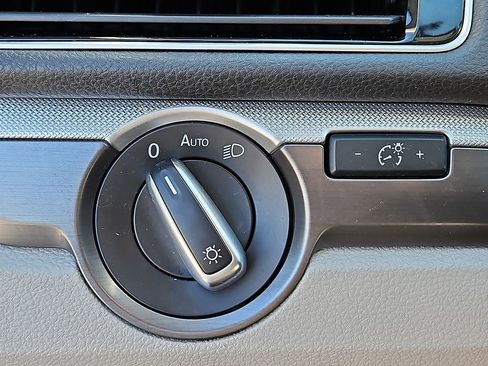 Used 2017 Volkswagen Passat 1.8T R-Line image 23