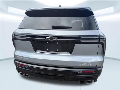 Used 2025 Chevrolet Traverse High Country w/ LPO, Cargo Package FWD image 13