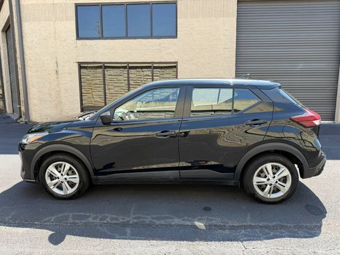 Used 2021 Nissan Kicks S FWD image 2